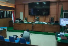 Sujud Syukur Keluarga Korban Depan Majelis Hakim, Berharap Kopda Bazarsah Dihukum Mati 