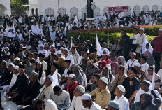 Bendera Bulan Bintang Dikibarkan, Hari Damai Aceh ke-21 Berujung Bentrok dan Diwarnai Tembakan Gas Air Mata