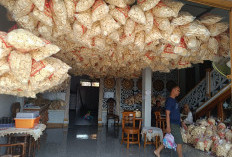 Penjualan Kerupuk Kemplang Kayuagung Mulai Meningkat Dekati Lebaran, Terus Goreng hingga H-4