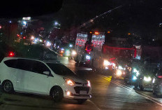 WAW Kendaraan Mengular di Pintu Pelabuhan Merak, Ribuan Pemudik Antre 3 Km Tujuan Sumatera 