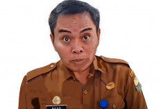 Beda Lagi, Surprise Ultah Pak Camat Sungai Bahar Dari Tim Bola Voli Juara 