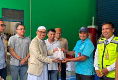 Bandara SMB II Salurkan Bantuan Hewan Kurban untuk Pekerja Support dan Masyarakat Sekitar Bandara