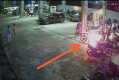 Engkol Mesin Keluar Api, Sepeda Motor Tanki Besar Terbakar di SPBU Rahmat Plaju