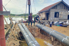 Dukung Peningkatan Perekonomian TNI Bangun Jembatan Gantung di Desa Embacang OKI
