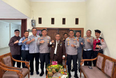 Berikan Ucapan Selamat HUT Kejaksaan ke-80, Kapolres OKI Sambangi Rumah Dinas Kajari