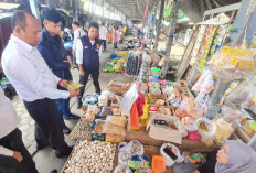 Cegah Penimbunan, Satreskrim Polres OKI Cek Sembako di Pasar Kayuagung