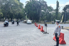 Lalin di Depan Unsri Indralaya Ramai Karena Ospek Mahasiwa Baru, Satlantas Polres Ogan Ilir Urai Kemacetan