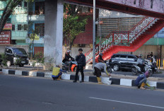 Sekda Aprizal Hasyim Tinjau Pengecatan Trotoar Sudirman, Sambut HUT Kota Palembang 2026
