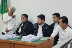 Dituntut 2,5 Tahun Penjara, Air Mata Ahmad Toha Pecah di Sidang Korupsi Fee Pokir DPRD OKU Jilid III