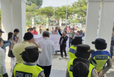 Aksi Solidaritas Sambut Sidang Putusan Praperadilan, Massa Aksi Minta Hakim Bebaskan Fitrianti Agustinda