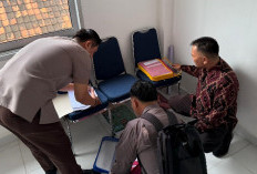 Sejumlah Foto Saat Jaksa Kejari OKU Geledah Kantor PMI di Baturaja, 1 Kontainer Dokumen Penting Disita 