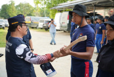 Kakanwilkum Aceh Meurah Budiman Motivasi dan Serahkan Alat Baksos untuk Taruna Poltekpin