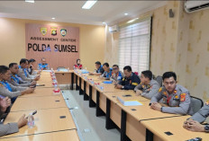 Selamat, 5 Personel Lolos S-2 STIK, Kapolda Sumsel Berikan Penghargaan Anggota Berprestasi 
