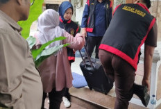 Geledah Rumah Alex Noerdin, Penyidik Kejati Amankan Satu Koper Diduga Barang Bukti Korupsi Pasar Cinde