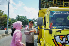 Tali Asih dan Takjil ke Pengguna Jalan Warnai HUT Yayasan Kemala Bhayangkari ke-46 Polres OKI