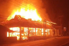 BREAKING NEWS! Kantor Lurah Tanjung Raja Utara Ogan Ilir Ludes Terbakar
