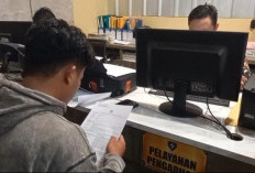 Pegawai Sibuk Rapikan Barang, Pria Misterius di Palembang Incar Meja Kasir Gasak Uang Jutaan Rupiah 
