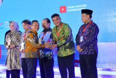 Wujud Nyata Palembang Cerdas, Sekda Aprizal Hasyim Raih Penghargaan Dari Mendikdasmen