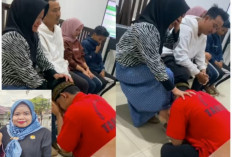 Rafli Merengek, Bersimpuh dan Cium Kaki Sang Ibu Usai Ancam Sajam Karena Tak Dibelikan HP