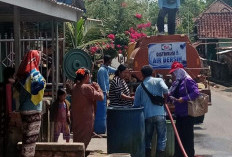 Kemarau, PT Tel Distribusikan Air Bersih di Beberapa Desa