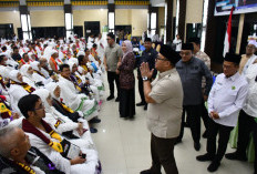 Kloter 14 Embarkasi Palembang Dilepas, Wakil Kepala BP Haji Sampaikan Salam Presiden Prabowo ke Jemaah Haji