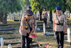Kapolda Sumsel Pimpin Upacara Ziarah di Taman Makam Pahlawan, Jelang HUT Bhayangkara ke-79   