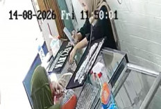 CCTV Bongkar Aksi Perempuan Curi Perhiasan Rp4,64 Juta di Toko Perak Palembang