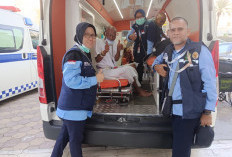 Aksi Heroik Petugas Haji Kloter 14 Embarkasi Palembang, Bantu Jemaah Sesak Nafas Hingga Berhasil Diselamatkan