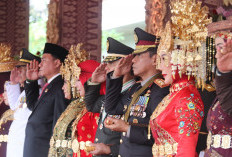Kapolda Sumsel Hadiri Upacara Peringatan Detik-Detik Proklamasi Kemerdekaan RI ke 80 di Griya Agung 