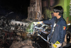 Tabrakan Dua Truk Batu Bara di Muratara, Satu Sopir Tewas Terbakar, Lainya Luka-luka